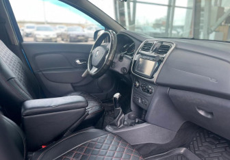 Подержанный автомобиль Renault Logan Sedan 2016 года (9 фото)