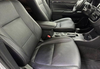 Подержанный автомобиль Mitsubishi Outlander 2016 года (9 фото)