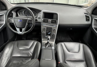 Подержанный автомобиль Volvo XC60 2016 года (9 фото)