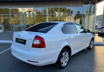Подержанный автомобиль Skoda Octavia Wagon 2010 года (5 фото)