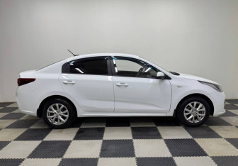 Подержанный автомобиль Kia Rio Sedan 2017 года (4 фото)