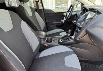 Подержанный автомобиль Ford Focus Wagon 2012 года (10 фото)