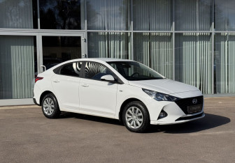 Подержанный автомобиль Hyundai Solaris Sedan 2022 года (3 фото)