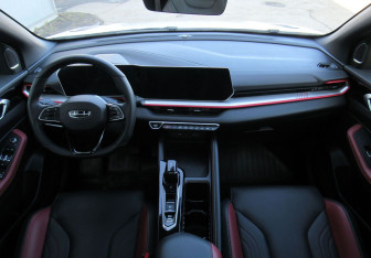 Подержанный автомобиль Geely Coolray 2024 года (13 фото)