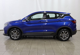 Подержанный автомобиль Geely Coolray 2022 года (8 фото)