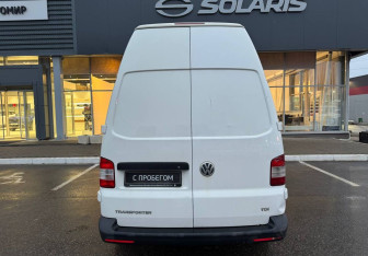 Подержанный автомобиль Volkswagen Transporter Van 2013 года (6 фото)