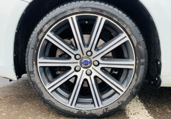 Подержанный автомобиль Volvo S60 2013 года (12 фото)