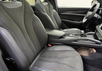 Подержанный автомобиль Geely Monjaro 2024 года (10 фото)