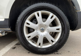 Подержанный автомобиль Volkswagen Touareg 2009 года (13 фото)