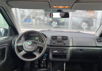 Подержанный автомобиль Skoda Roomster 2010 года (9 фото)