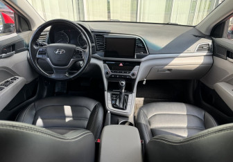 Подержанный автомобиль Hyundai Elantra Sedan 2018 года (9 фото)