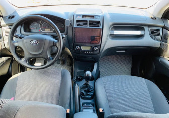 Подержанный автомобиль Kia Sportage 2010 года (9 фото)