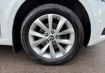 Подержанный автомобиль Skoda Octavia Liftback 2019 года (12 фото)