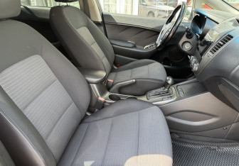 Подержанный автомобиль Kia Cerato Sedan 2013 года (10 фото)