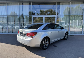 Подержанный автомобиль Chevrolet Cruze Sedan 2010 года (5 фото)