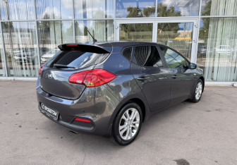 Подержанный автомобиль Kia Ceed Hatchback 2015 года (5 фото)