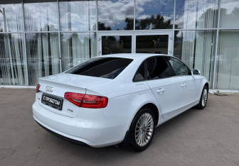 Подержанный автомобиль Audi A4 Sedan 2012 года (5 фото)