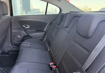 Подержанный автомобиль Renault Fluence 2014 года (11 фото)