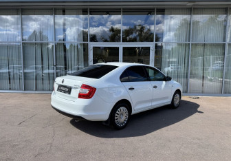 Подержанный автомобиль Skoda Rapid Liftback 2016 года (5 фото)