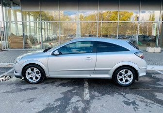 Подержанный автомобиль Opel Astra Hatchback 2008 года (8 фото)