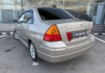 Подержанный автомобиль Suzuki Liana Sedan 2006 года (7 фото)