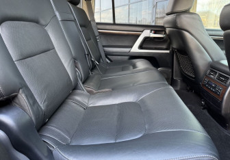 Подержанный автомобиль Toyota Land Cruiser Suv 2020 года (11 фото)