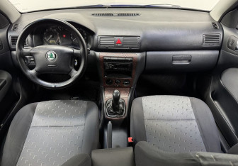 Подержанный автомобиль Skoda Octavia Liftback 2006 года (10 фото)