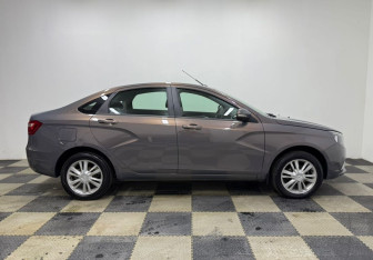 Подержанный автомобиль LADA (ВАЗ) Vesta Sedan 2019 года (4 фото)