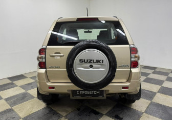 Подержанный автомобиль Suzuki Grand Vitara 2006 года (6 фото)