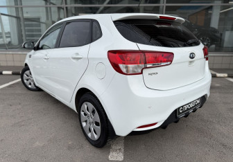 Подержанный автомобиль Kia Rio Hatchback 2016 года (7 фото)