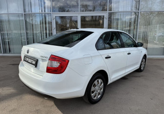 Подержанный автомобиль Skoda Rapid Liftback 2015 года (5 фото)
