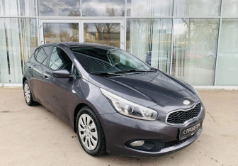 Подержанный автомобиль Kia Ceed Hatchback 2013 года (3 фото)