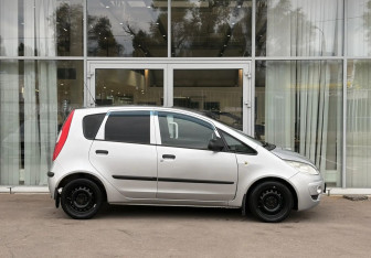 Подержанный автомобиль Mitsubishi Colt Hatchback 2005 года (4 фото)