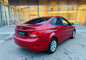 Подержанный автомобиль Hyundai Solaris Sedan 2014 года (5 фото)