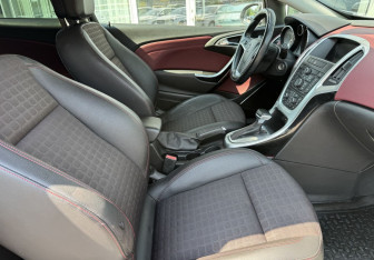 Подержанный автомобиль Opel Astra Hatchback 2014 года (10 фото)