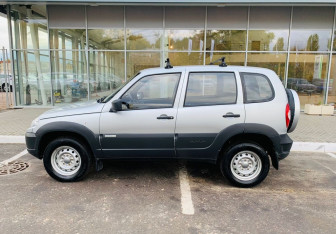 Подержанный автомобиль Chevrolet Niva 2012 года (8 фото)