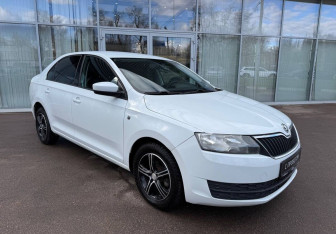 Подержанный автомобиль Skoda Rapid Liftback 2015 года (3 фото)