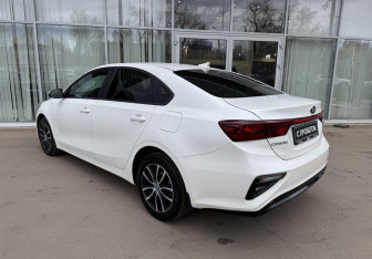 Подержанный автомобиль Kia Cerato Sedan 2020 года (7 фото)
