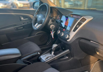 Подержанный автомобиль Kia Ceed Hatchback 2010 года (10 фото)