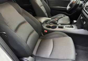 Подержанный автомобиль Mazda 3 Sedan 2014 года (9 фото)