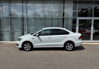 Подержанный автомобиль Volkswagen Polo Sedan 2018 года (8 фото)