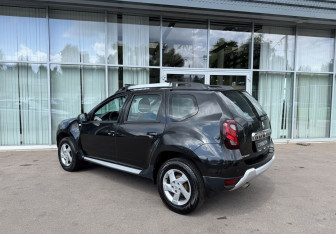 Подержанный автомобиль Renault Duster 2016 года (7 фото)
