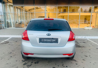 Подержанный автомобиль Kia Ceed Hatchback 2013 года (6 фото)