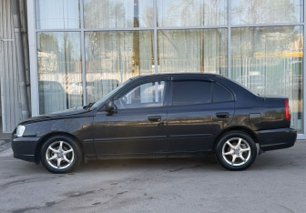 Подержанный автомобиль Hyundai Accent Sedan 2010 года (8 фото)