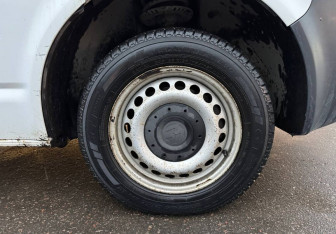 Подержанный автомобиль Volkswagen Transporter Van 2013 года (12 фото)