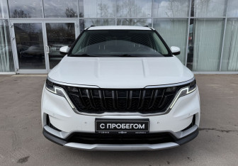 Подержанный автомобиль Kia Carnival 2021 года (2 фото)