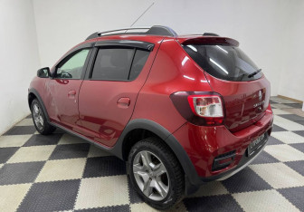 Подержанный автомобиль Renault Sandero 2021 года (7 фото)