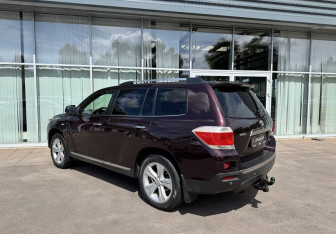 Подержанный автомобиль Toyota Highlander 2013 года (7 фото)