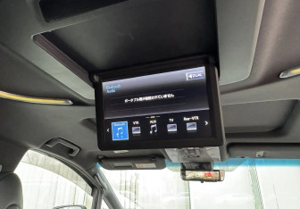 Подержанный автомобиль Toyota Alphard 2018 года (13 фото)