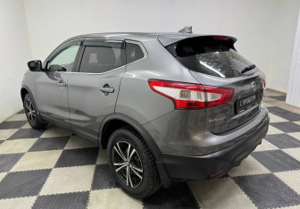 Подержанный автомобиль Nissan Qashqai 2017 года (7 фото)